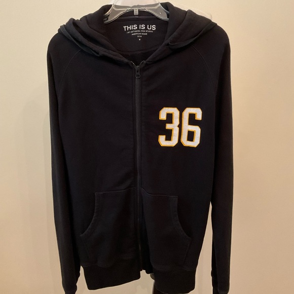 Mens “This is Us” Season 1 Collectible sweatshirt - Picture 1 of 5